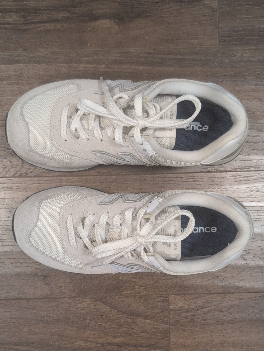 New Balance 574 Classic Women's Athletic Sneakers in Light Gray and White - Picture 2 of 8